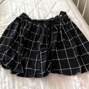 Black & White Plaid Pleated Skirt With Grommet Belt Size Large